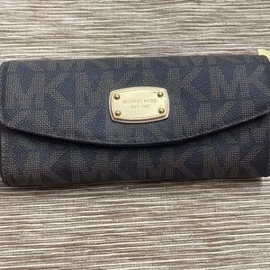 Michael Kors Jet Set Slim Flap Wallet (NWT) 💰